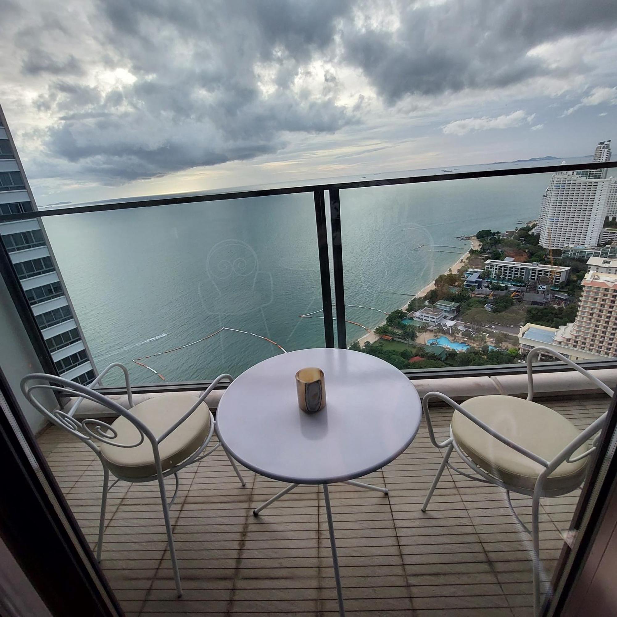 Sea View Apartment In Pattaya Eksteriør bilde