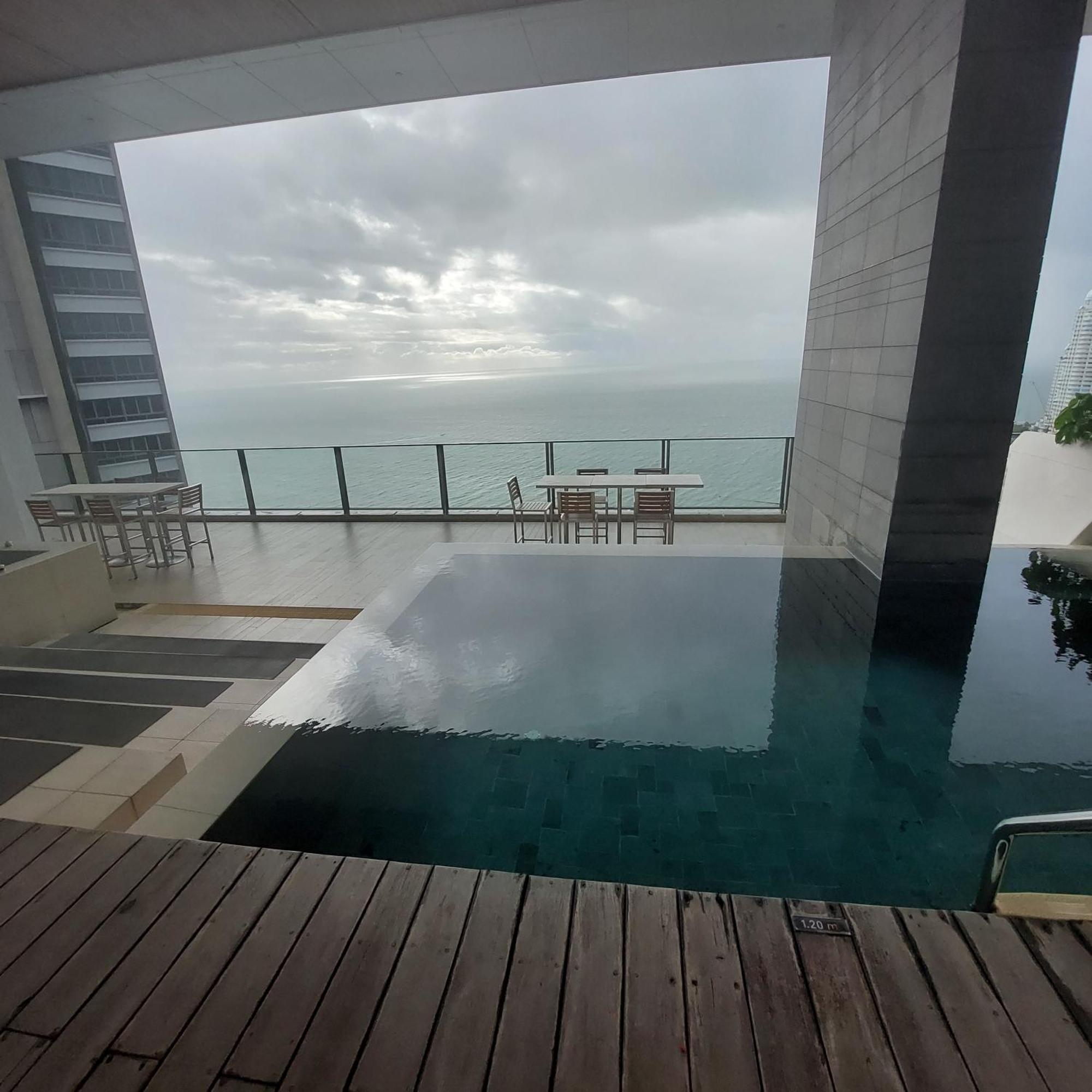 Sea View Apartment In Pattaya Eksteriør bilde