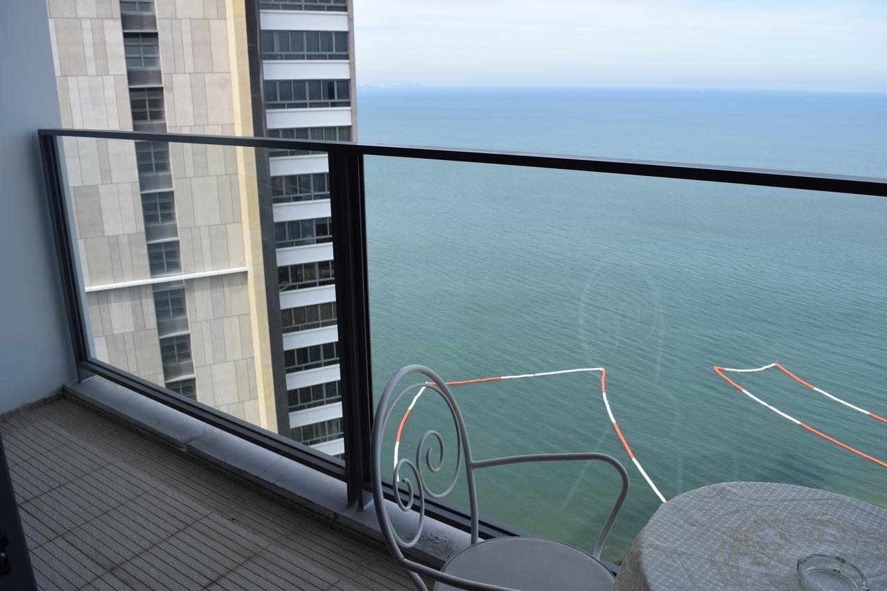 Sea View Apartment In Pattaya Eksteriør bilde